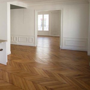 parquet à chevrons dans un appartement